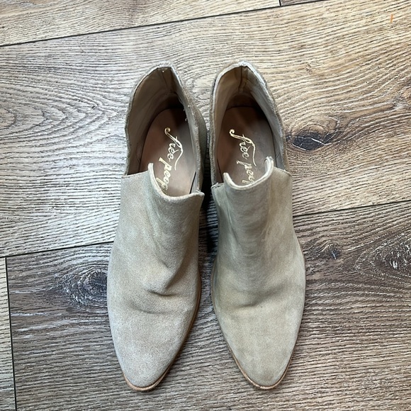 Free People Charm Double V Slip On Ankle Boots Size 37.5/7.5 - Picture 2 of 11